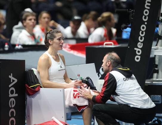 Sport Themen der Woche KW06 Sport Bilder des Tages Andrea Petkovic (GER) weint, rechts Teamkapitaen Jens Gerlach (GER) *** Andrea Petkovic GER cries on the right Team captain Jens Gerlach GER