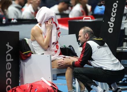 Andrea Petkovic (GER) weint, rechts Teamkapitaen Jens Gerlach (GER)