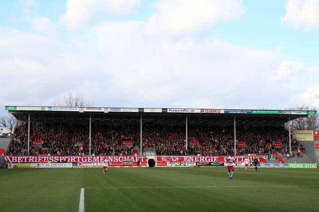 Die Nordwand im Stadion der Freundschaft mit dem Großen Fanbanner. Fussball 3. Liga FC Energie Cottbus - Würzburger kickers