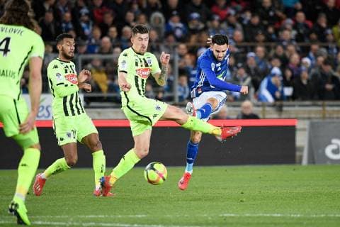 26 Adrien THOMASSON (stra) - 10 Angelo FULGINI (sco) FOOTBALL : Strasbourg vs Angers - Ligue 1 Conforama - 09 02 2019 FEP Panoramic 