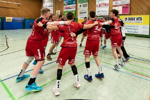Sigesjubel der Herrenberger nach Spielende SG H2Ku Herrenberg vs. SG Pforzehim Eutingen, Handball, BWOL, Maenner, 09.02.2019, SG H2Ku Herrenberg vs. SG Pforzehim Eutingen, Handball, BWOL, Maenner, 09.02.2019 Herrenberg Copyright: xEIBNER WolfgangxFrankx EP_WFK