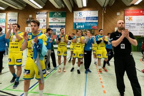SG Pforzehim Eutingen Frust nach der Niederlage, bedanken sich bei den Fans, SG H2Ku Herrenberg vs. SG Pforzehim Eutingen, Handball, BWOL, Maenner, 09.02.2019, SG H2Ku Herrenberg vs. SG Pforzehim Eutingen, Handball, BWOL, Maenner, 09.02.2019 Herrenberg Copyright: xEIBNER WolfgangxFrankx EP_WFK
