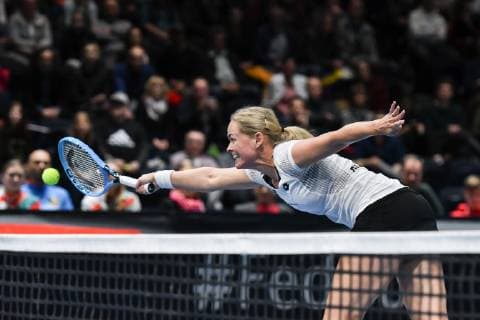 GER, Fed Cup 2019: Auftakt Deutschland vs. Weißrussland in Braunschweig 10.02.2019, Volkswagen Halle, Braunschweig, GER, Fed Cup 2019: Auftakt Deutschland vs. Weißrussland in Braunschweig, im Bild Anna-Lena GroÌˆnefeld (GER), Porsche Team Deutschland beim Volley