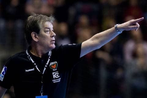 10.02.2019, xfrx, Handball EHF Pokal, Fuechse Berlin - St.Raphael Var emspor, v.l. Trainer Velimir Petkovic (Fuechse Berlin) (DFL DFB REGULATIONS PROHIBIT ANY USE OF PHOTOGRAPHS as IMAGE SEQUENCES and or QUASI-VIDEO) Berlin