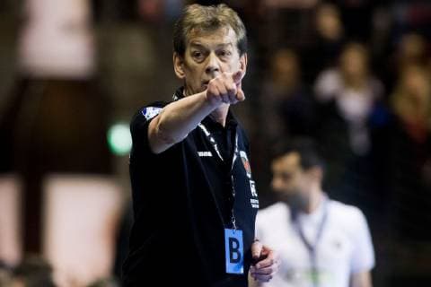 10.02.2019, xfrx, Handball EHF Pokal, Fuechse Berlin - St.Raphael Var emspor, v.l. Trainer Velimir Petkovic (Fuechse Berlin) (DFL DFB REGULATIONS PROHIBIT ANY USE OF PHOTOGRAPHS as IMAGE SEQUENCES and or QUASI-VIDEO) Berlin