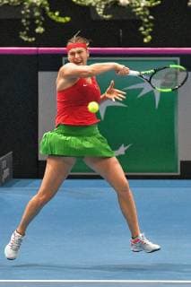 GER, Fed Cup 2019: Auftakt Deutschland vs. Weißrussland in Braunschweig 10.02.2019, Volkswagen Halle, Braunschweig, GER, Fed Cup 2019: Auftakt Deutschland vs. Weißrussland in Braunschweig, im Bild Aryna Sabalenka (BLR) beim Vorhandschlag im Spiel gegen Laura Siegemund (GER), Porsche Team Deutschland