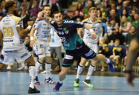 Mijajlo Marsenic (Füchse), beim Wurf, links Jeremy Toto (Saint-Raphael), Füchse Berlin vs HCN Constanta EHF Cup Mens , 2018 2019, Gruppenphase, Herren, Männer, men, Handball, Deutschland, Germany, Max-Schmeling-Halle Berlin, 10.2.2019