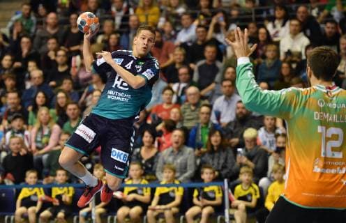 Bjarki Mar Elisson (Füchse), beim Wurf, rechts Alexandre Demaill (Torwart Saint-Raphael), Füchse Berlin vs HCN Constanta EHF Cup Mens , 2018 2019, Gruppenphase, Herren, Männer, men, Handball, Deutschland, Germany, Max-Schmeling-Halle Berlin, 10.2.2019