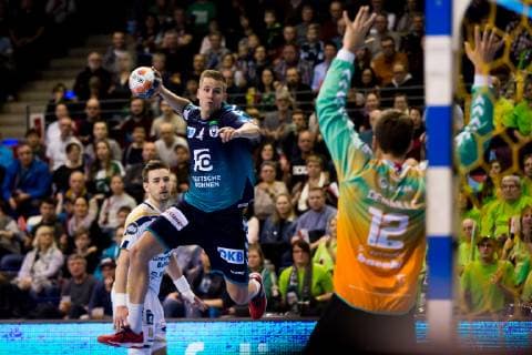 10.02.2019, xfrx, Handball EHF Pokal, Fuechse Berlin - St.Raphael Var emspor, v.l. Bjarki Mar Elisson (Fuechse Berlin),Alexandre Demaille (St.Raphael Var) (DFL DFB REGULATIONS PROHIBIT ANY USE OF PHOTOGRAPHS as IMAGE SEQUENCES and or QUASI-VIDEO) Berlin