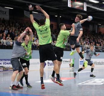 Lukas Siegler (DJK Rimpar Woelfe 20) gegen Yannick Draeger (TV Emsdetten 19)(links) , TV Emsdetten vs DJK Rimpar Woelfe, Handball, 2. Bundesliga, 10.02.2019, TV Emsdetten vs DJK Rimpar Woelfe, Handball, 2. Bundesliga, 10.02.2019 Emsdetten Copyright: xEIBNER JanxStrohdiekx EP_JSK