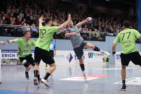 Lukas Boehm (DJK Rimpar Woelfe 10) gegen Yannick Draeger (TV Emsdetten 19)(links) , TV Emsdetten vs DJK Rimpar Woelfe, Handball, 2. Bundesliga, 10.02.2019, TV Emsdetten vs DJK Rimpar Woelfe, Handball, 2. Bundesliga, 10.02.2019 Emsdetten Copyright: xEIBNER JanxStrohdiekx EP_JSK