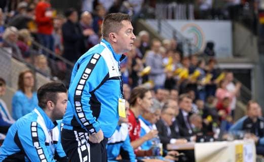 10.02.2019, Deutschland, Bietigheim, Handball EHF-Pokal Frauen Saison 2018 2019 SG BBM Bietigheim vs. Sports Club Magura Cisnadie: Magura Trainer Alexandru Mircea Weber