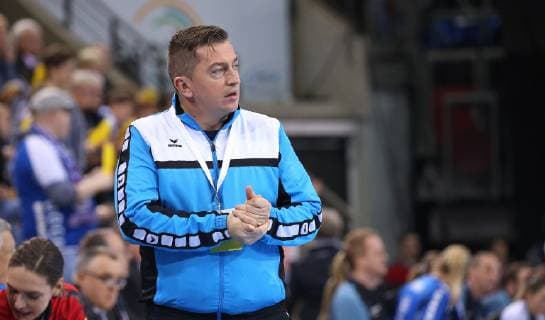 10.02.2019, Deutschland, Bietigheim, Handball EHF-Pokal Frauen Saison 2018 2019 SG BBM Bietigheim vs. Sports Club Magura Cisnadie: Magura Trainer Alexandru Mircea Weber