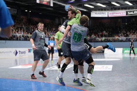 Yannick Draeger (TV Emsdetten 19) gegen Philipp Meyer (DJK Rimpar Woelfe 27)(links) und Julian Sauer (DJK Rimpar Woelfe 68)(vorne) , TV Emsdetten vs DJK Rimpar Woelfe, Handball, 2. Bundesliga, 10.02.2019, TV Emsdetten vs DJK Rimpar Woelfe, Handball, 2. Bundesliga, 10.02.2019 Emsdetten Copyright: xEIBNER JanxStrohdiekx EP_JSK