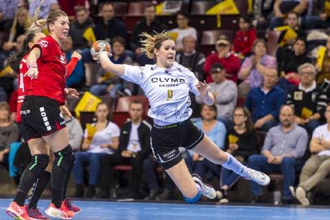 Ludwigsburg, Deutschland 10. Februar 2019: EHF-Cup - 18 19 - SG BBM Bietigheim vs. SC Magura Cisnadie v.li. Oana-Valentina Apetrei (Cisnadie), Ines Ivancok (Bietigheim) Ludwigsburg MHP Arena Baden-Württemberg Deutschland