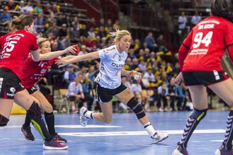 Ludwigsburg, Deutschland 10. Februar 2019: EHF-Cup - 18 19 - SG BBM Bietigheim vs. SC Magura Cisnadie v.li. Andrada Tomescu (Cisnadie), Ada Emilia Moldovan(Cisnadie), Charris Rozemalen (Bietigheim) Ludwigsburg MHP Arena Baden-Württemberg Deutschland