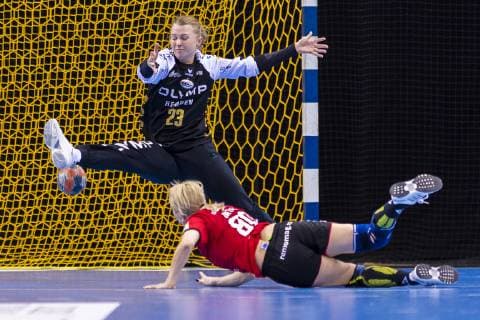 Ludwigsburg, Deutschland 10. Februar 2019: EHF-Cup - 18 19 - SG BBM Bietigheim vs. SC Magura Cisnadie Torhueterin Valentyna Salamakha (Bietigheim), Roxana Gatzel (Cisnadie) Ludwigsburg MHP Arena Baden-Württemberg Deutschland