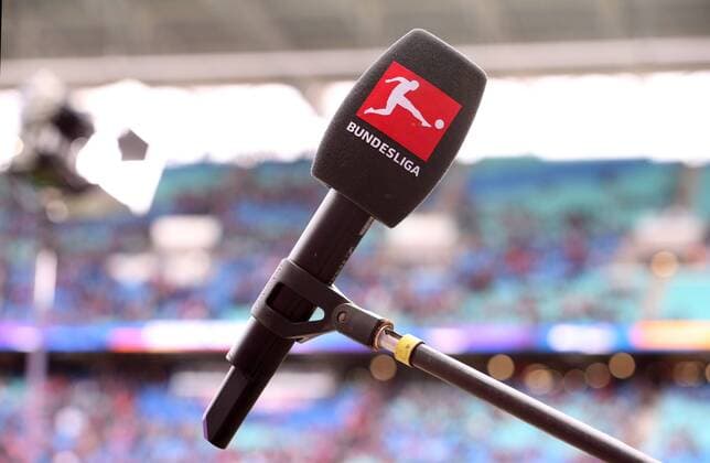 RB Leipzig - Frankfurt Fussball Bundesliga Leipzig, 09.02.2019, Red Bull Arena, Fussball, 1.Bundesliga, 21.Spieltag , RB Leipzig vs. Eintracht Frankfurt 0:0 , Im Bild; TV Microphon Mikrophon mit Bundesliga Logo , Gemäß den Vorgaben der DFL Deutsche Fußball Liga ist es untersagt, in dem Stadion und oder vom Spiel angefertigte Fotoaufnahmen in Form von Sequenzbildern und oder videoähnlichen Fotostrecken zu verwerten bzw. verwerten zu lassen. , *** RB Leipzig Frankfurt Soccer Bundesliga Leipzig 09 02 2019 Red Bull Arena Soccer 1 Bundesliga 21 Spieltag RB Leipzig vs Eintracht Frankfurt 0 0 In the picture TV Microphone Microphone Microphone with Bundesliga logo According to the guidelines of the DFL Deutsche Fußball Liga it is forbidden to use or have used photos taken in the stadium and or from the match in the form of sequence pictures and or video-like photo galleries