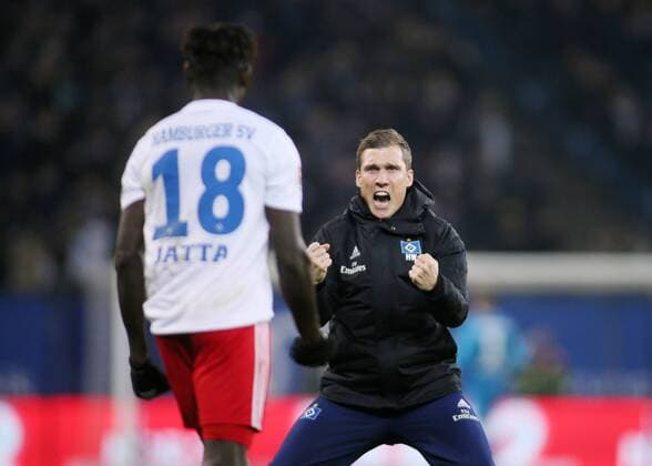 Sport Themen der Woche KW07 Sport Bilder des Tages Sport Bilder des Tages Lewis Holtby (Hamburger SV) schiesst Tor zum 1:0 Jubel Torjubel Bakery Jatta (Hamburger SV), Trainer Hannes Wolf (Hamburger SV) beim Spiel zwischen Hamburger SV und Dynamo Dresden , 11.02.2019. DFL REGULATIONS PROHIBIT ANY USE OF PHOTOGRAPHS AS IMAGE SEQUENCES AND OR QUASI-VIDEO GER, Fussball, Bundesliga, Hamburger SV und Dynamo Dresden, 11.02.2019 Hamburg *** Lewis Holtby Hamburger SV scores goal for 1 0 Jubel Torjubel Bakery Jatta Hamburger SV Trainer Hannes Wolf Hamburger SV in the match between Hamburger SV and Dynamo Dresden 11 02 2019 DFL REGULATIONS PROHIBIT ANY USE OF PHOTOGRAPHS AS IMAGE SEQUENCES AND OR QUASI VIDEO GER Football Bundesliga Hamburger SV and Dynamo Dresden 11 02 2019 Hamburg Copyright: xEIBNER Selim_Sudheimerx EP_EER