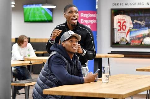 13.02.2019, xemx, eSports VBL Club Championship, FC Augsburg - FSV Mainz 05 emspor, v.l. Reece Oxford (FC Augsburg 5) und Kevin Danso (FC Augsburg 38) fiebern mit beim Tor für FC Augsburg (DFL DFB REGULATIONS PROHIBIT ANY USE OF PHOTOGRAPHS as IMAGE SEQUENCES and or QUASI-VIDEO) Augsburg *** 13 02 2019 xemx eSports VBL Club Championship FC Augsburg FSV Mainz 05 emspor v l Reece Oxford FC Augsburg 5 and Kevin Danso FC Augsburg 38 feverish at the goal for FC Augsburg DFL DFB REGULATIONS PROHIBIT ANY USE OF PHOTOGRAPHS as IMAGE SEQUENCES and or QUASI VIDEO Augsburg