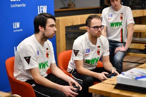 13.02.2019, xemx, eSports VBL Club Championship, FC Augsburg - FSV Mainz 05 emspor, v.l. Yannic Bederke (Xbox One) und Philipp Bederke (Xbox One) (DFL DFB REGULATIONS PROHIBIT ANY USE OF PHOTOGRAPHS as IMAGE SEQUENCES and or QUASI-VIDEO) Augsburg *** 13 02 2019 xemx eSports VBL Club Championship FC Augsburg FSV Mainz 05 emspor v l Yannic Bederke Xbox One and Philipp Bederke Xbox One DFL DFB REGULATIONS PROHIBIT ANY USE OF PHOTOGRAPHS as IMAGE SEQUENCES and or QUASI VIDEO Augsburg