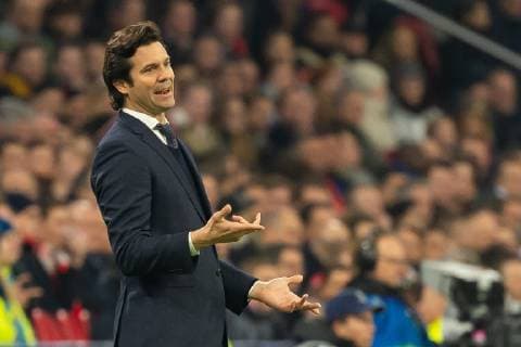 Amsterdam, Netherlands, 13.02.2019, UEFA Champions League - 2018 19 Season, Viertelfinale, Ajax Amsterdam - Real Madrid, Trainer Santiago Solari (Real Madrid) gestikuliert, gestures ( DeFodi001