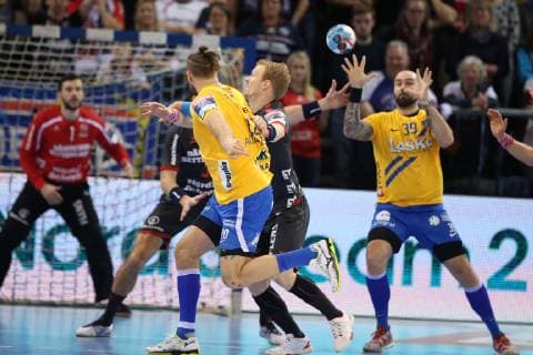 Sport Bilder des Tages SG Flensburg-Handewitt vs RK Celje Pivovarna Lasko, Handball, EHF Champions League Gruppenphase, 13.02.19 Anspiel zu Igor Anic (RK Celje Pivovarna Lasko, 39)