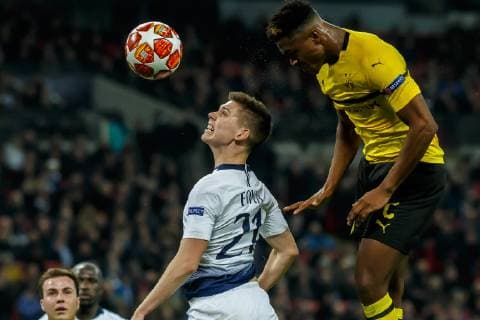 England, London 13.02.2019, UEFA Champions League - 2018 19 Season, Round of 16, First leg, Tottenham Hotspur FC - BV Borussia Dortmund, Juan Foyth (TFC) und Dan-Axel Zagadou (BVB) im Zweikampf ( DeFodi048
