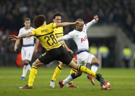 (190214) -- LONDON, Feb. 14, 2019 (Xinhua) -- Tottenham Hotspur s Lucas Moura (R) gets away from Borussia Dortmund s Axel Witsel (L) during the UEFA Champions League Round of 16 first Leg match between Tottenham Hotspur and Borussia Dortmund at Wembley Stadium in London, Britain on Feb. 13, 2019. Tottenham Hotspur won 3-0. (Xinhua Matthew Impey) (SP) BRITAIN-LONDON-FOOTBALL-UEFA CHAMPIONS LEAGUE-TOTTENHAM VS DORTMUND 
