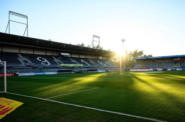 15.02.2019, xfux, Fussball 2.Bundesliga, SV Sandhausen - SV Darmstadt 98, emonline, emspor, v.l. Ansicht, Uebersicht BWT-Stadion am Hardtwald Sandhausen Tribuene Innenraum Rasen Feld Spielfeld (DFL DFB REGULATIONS PROHIBIT ANY USE OF PHOTOGRAPHS as IMAGE SEQUENCES and or QUASI-VIDEO) Sandhausen