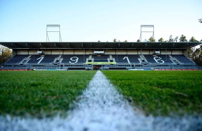 15.02.2019, xfux, Fussball 2.Bundesliga, SV Sandhausen - SV Darmstadt 98, emonline, emspor, v.l. Ansicht, Uebersicht BWT-Stadion am Hardtwald Sandhausen Tribuene Innenraum Rasen Feld Spielfeld (DFL DFB REGULATIONS PROHIBIT ANY USE OF PHOTOGRAPHS as IMAGE SEQUENCES and or QUASI-VIDEO) Sandhausen