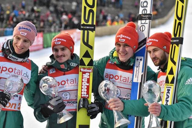 Sport Themen der Woche KW07 Sport Bilder des Tages GER, FIS Skisprung Weltcup Willingen 2019 15.02.2019, Stadion an der Muehlenkopfschanze, Willingen, GER, FIS Skisprung Weltcup Willingen 2019, im Bild bei der Siegerehrung das Taem von Deutschland: Karl Geiger, Richard Freitag, Stephan Leyhe, Markus Eisenbichler erreichten den 2. Platz in der Mannschaftswertung *** GER FIS Ski Jumping World Cup Willingen 2019 15 02 2019 Stadium at the Muehlenkopfschanze Willingen GER FIS Ski Jumping World Cup Willingen 2019 in the picture at the award ceremony the Taem of Germany Karl Geiger Richard Freitag Stephan Leyhe Markus Eisenbichler reached the 2 place in the team classification nordphotox xMauelshagen nph00321