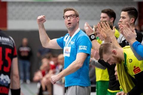 Luebbecke, Deutschland 15.02.2019: 2. Handball Bundesliga - 2018 2019 - TuS-N-Luebbecke vs. VfL Eintracht Hagen Trainer Niels Pfannenschmidt (Hagen) Luebbecke Nordrhein-Westfalen Deutschland Merkur Arena