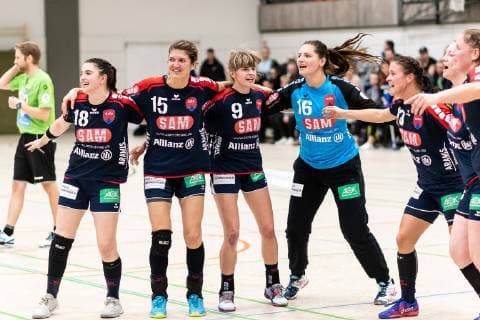Lea Neubrander (SG H2Ku Herrenberg Kuties 18), Jurate Zilinskaite (SG H2Ku Herrenberg Kuties 15), Katrin Friedrich (SG H2Ku Herrenberg Kuties 09), Dora Elbert (SG H2Ku Herrenberg Kuties 16), Lisa Gebhard (SG H2Ku Herrenberg Kuties 19), Jubel nach Spielende , Siegesjubel, VfL Waiblingen Tigers vs. SG H2Ku Herrenberg Kuties , Handball, 2.Bundesliga, Frauen, HBF, Saison 18 19, 15.02.2019, VfL Waiblingen Tigers vs. SG H2Ku Herrenberg Kuties , Handball, 2.Bundesliga, Frauen, HBF, Saison 18 19, 15.02.2019 Waiblingen Copyright: xEIBNER WolfgangxFrankx EP_WFK
