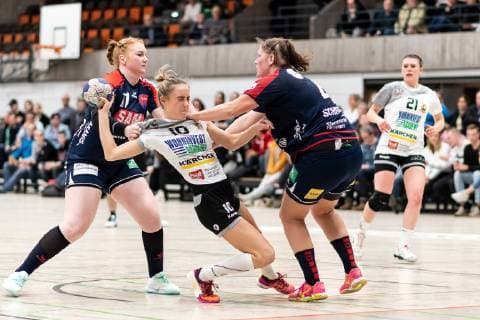 Katrin Forh (SG H2Ku Herrenberg Kuties 11), Sinah Hagen (VfL Waiblingen 10), Katrin Schroeder (SG H2Ku Herrenberg Kuties 04), VfL Waiblingen Tigers vs. SG H2Ku Herrenberg Kuties , Handball, 2.Bundesliga, Frauen, HBF, Saison 18 19, 15.02.2019, VfL Waiblingen Tigers vs. SG H2Ku Herrenberg Kuties , Handball, 2.Bundesliga, Frauen, HBF, Saison 18 19, 15.02.2019 Waiblingen Copyright: xEIBNER WolfgangxFrankx EP_WFK