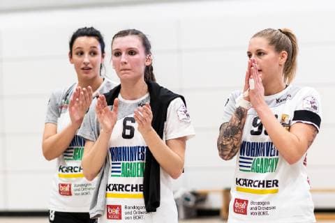Jasmin Dirmeier (VfL Waiblingen 08), Vanessa Nagler (VfL Waiblingen 06), Tina Welter (VfL Waiblingen 93), frust nach Spielende, VfL Waiblingen Tigers vs. SG H2Ku Herrenberg Kuties , Handball, 2.Bundesliga, Frauen, HBF, Saison 18 19, 15.02.2019, VfL Waiblingen Tigers vs. SG H2Ku Herrenberg Kuties , Handball, 2.Bundesliga, Frauen, HBF, Saison 18 19, 15.02.2019 Waiblingen Copyright: xEIBNER WolfgangxFrankx EP_WFK