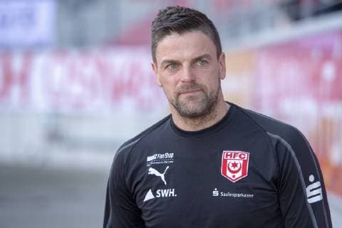 Torsten Ziegner (Chef-Trainer, HFC) im Spiel des HFC Hallescher FC vs. VfL Sportfreunde Lotte von 1929 e.V. 16.02.2019, Fussball, GER, Saison 2018 2019, 3. Bundesliga, 24. Spieltag, DFL REGULATIONS PROHIBIT ANY USE OF PHOTOGRAPHS as IMAGE SEQUENCES and or QUASI-VIDEO. Copyright: xVIADATA xHolgerxJohn Halle Saale Sachsen-Anhalt Deutschland