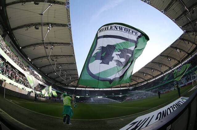 Volkswagenarena, Blick ins Stadionrund DFL regulations prohibit any use of photographs as image sequences and or quasi-video. Gemaeß den Vorgaben der DFL Deutsche Fussball Liga ist es untersagt, in dem Stadion und oder vom Spiel angefertigte Fotoaufnahmen in Form von Sequenzbildern und oder videoaehnlichen Fotostrecken zu verwerten bzw. verwerten zu lassen.