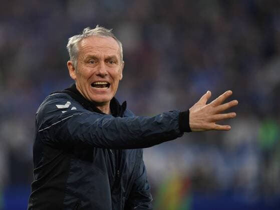 FC Schalke 04 - SC Freiburg 16.02.2019 Trainer Christian Streich (SCF) wütend, schreit DFL REGULATIONS PROHIBIT ANY USE OF PHOTOGRAPHS AS IMAGE SEQUENCES AND OR QUASI-VIDEO