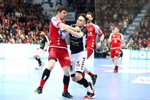 Jan Woerner (Ferndorf) im Zweikampf mit Leif Tissier (Hamburg) TuS Ferndorf - Handball Verein Hamburg, Handball, 2. Liga, 16.02.2019 TuS Ferndorf - Handball Sport Verein Hamburg, Handball, 2. Liga, 16.02.2019 Gummersbach Copyright: xEIBNER RenexWeissx EP_RWS