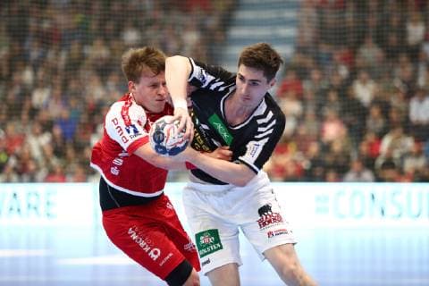 Philipp Bauer (Hamburg) im Zweikampf mit Mattis Michel (Ferndorf) TuS Ferndorf - Handball Verein Hamburg, Handball, 2. Liga, 16.02.2019 TuS Ferndorf - Handball Sport Verein Hamburg, Handball, 2. Liga, 16.02.2019 Gummersbach Copyright: xEIBNER RenexWeissx EP_RWS