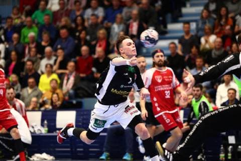 Torwurf von Leif Tissier (Hamburg) TuS Ferndorf - Handball Verein Hamburg, Handball, 2. Liga, 16.02.2019 TuS Ferndorf - Handball Sport Verein Hamburg, Handball, 2. Liga, 16.02.2019 Gummersbach Copyright: xEIBNER RenexWeissx EP_RWS