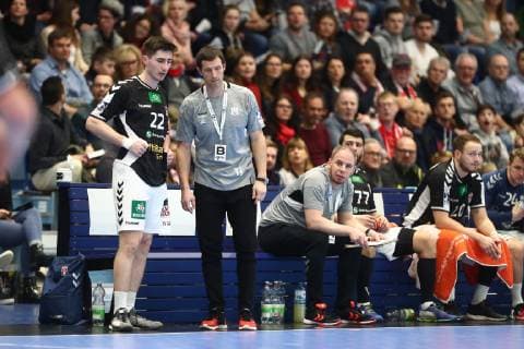 Enttaeuschung auf der Hamburger Bank, von links: Philipp Bauer (Hamburg), Trainer Torsten Jansen (Hamburg) TuS Ferndorf - Handball Verein Hamburg, Handball, 2. Liga, 16.02.2019 TuS Ferndorf - Handball Sport Verein Hamburg, Handball, 2. Liga, 16.02.2019 Gummersbach Copyright: xEIBNER RenexWeissx EP_RWS