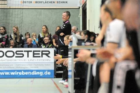 Andre Fuhr (TusSies Metzingen Trainer) TusSies Metzingen, Handball, HBF Ligaspiel , 16.02.2019, Foto:TBaur Eibner TusSies Metzingen vs. Neckarsulmer Union Metzingen Copyright: xEIBNER TobiasxBaurx EP_TBR