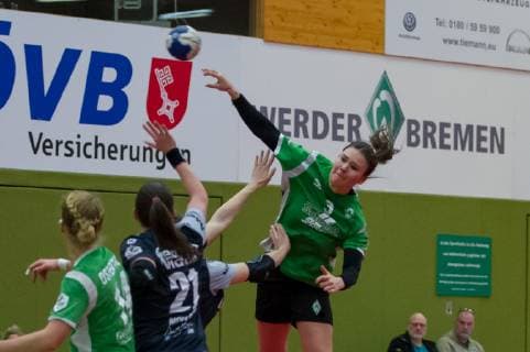 Merle Heidergott (SV Werder Bremen, 3) beim Wurf, Spielszene, Aktion, Action, Handball, 2. Bundesliga Frauen, SV Werder Bremen - HSG Gedern-Nidda,