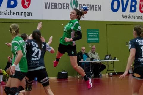 Merle Heidergott (SV Werder Bremen, 3) beim Wurf, Spielszene, Aktion, Action, Handball, 2. Bundesliga Frauen, SV Werder Bremen - HSG Gedern-Nidda,