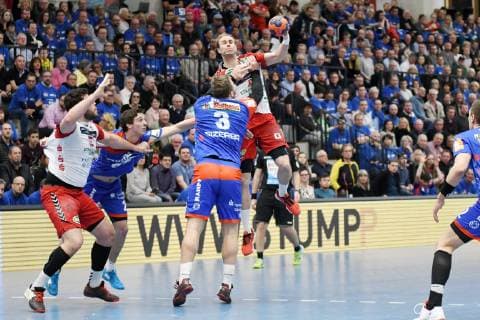 Stefan Lex (ASV Hamm-Westfalen) bei einem Angriff, Marcel Niemeyer (HBW Balingen-Weilstetten) und Rene Zobel (HBW Balingen-Weilstetten) verteidigen, HBW Balingen-Weilstetten vs. ASV Hamm-Westfalen, 2. Handball Bundesliga, 22. Spieltag, 16.02.2019, HBW Balingen-Weilstetten vs. ASV Hamm-Westfalen, 2. Handball Bundesliga, 22. Spieltag, 16.02.2019 Balingen Copyright: xEIBNER Florian_Schustx EP_SCHUST