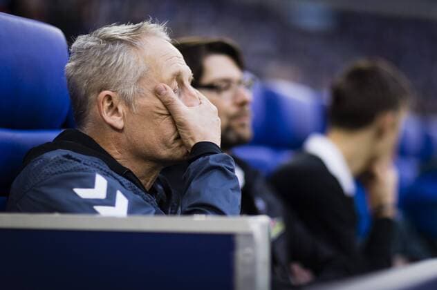 Sport Themen der Woche KW07 Sport Bilder des Tages Gelsenkirchen, 16.02.2019 Trainer Christian Streich (SCF) FC Schalke 04 - SC Freiburg *** Gelsenkirchen 16 02 2019 coach Christian Streich SCF FC Schalke 04 SC Freiburg