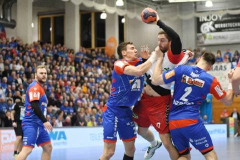 Rene Zobel (HBW Balingen-Weilstetten) und Jona Schoch (HBW Balingen-Weilstetten) stoppen Soeren Suedmeier (ASV Hamm-Westfalen), HBW Balingen-Weilstetten vs. ASV Hamm-Westfalen, 2. Handball Bundesliga, 22. Spieltag, 16.02.2019, HBW Balingen-Weilstetten vs. ASV Hamm-Westfalen, 2. Handball Bundesliga, 22. Spieltag, 16.02.2019 Balingen Copyright: xEIBNER Florian_Schustx EP_SCHUST