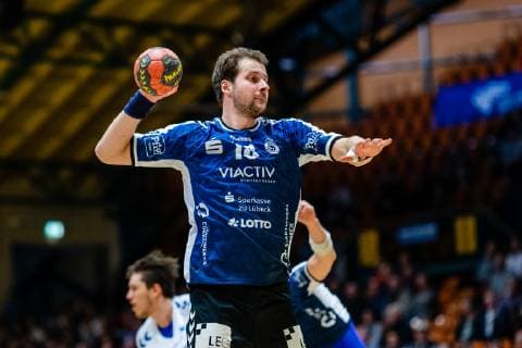 Handball - 2. Bundesliga (Herren), Saison 2018-2019, Dessau-Rosslauer HV 06 - VfL Lübeck-Schwartau Martin Waschul 18 (VfL Lübeck-Schwartau) beim Wurf waehrend der Saison 2018-2019 in der Handball 2. Bundesliga (Herren) zwischen Dessau-Rosslauer HV 06 und VfL Lübeck-Schwartau in der Anhalt Arena am 17. February 2019 in Bauhausstadt Dessau, Sachsen Anhalt (Saxony Anhalt), Deutschland (Germany)